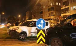 Çarpışmanın Etkisiyle Refüje Çıkan Araç Hurdaya Döndü: 3 Yaralı