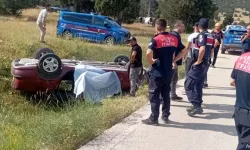 Otomobil Şarampole Devrildi: 1 Ölü, 2 Yaralı