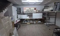 İzmir'de Kaçak Alkol Ve Tütün Operasyonu