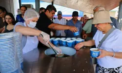 Büyükşehir 50 Bin Kişiye Aşure İkram Etti