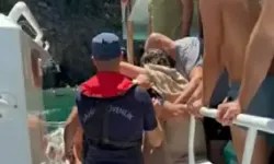 Kuşadası'nda Tur Teknesinde Rahatsızlanan Çocuğa Tıbbi Tahliye