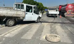 Sivas'ta İki Kamyonet Kavşakta Çarpıştı: 5 Yaralı
