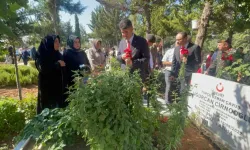 Kilis'te, 15 Temmuz İçin Şehitlikte Tören