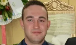 Şehit Polis Memuru Oğlunun Mezar Taşını Öpüp, Dua Etti