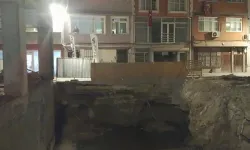 İnşaat Hâlindeki Binanın Temelinde Toprak Kaydı; Sokak Trafiğe Kapatıldı