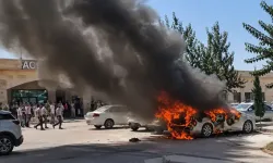Şanlıurfa’da Hastane Otoparkındaki Otomobil Yandı