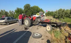 Hafif Ticari Aracın Çarptığı Traktördeki Çift Yaralandı