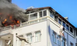 Yangında Teras Korkuluğundan Sarkıp, Kurtarılmayı Beklediler