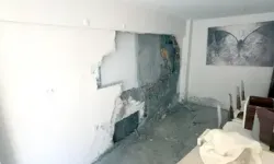 Mikser Hortumu Bitişikteki Evin Duvarını Deldi: Salon Betonla Doldu