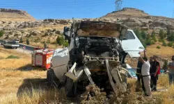 Mardin’de Kayalıklara Çarpan Tankerin Şoförü Yaralandı