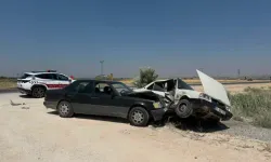 Reyhanlı'da İki Otomobil Çarpıştı: 4 Yaralı