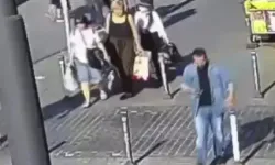 Caddede Yürüyen Turistlerin Cüzdanını Çalan 2 Çocuk Yakalandı