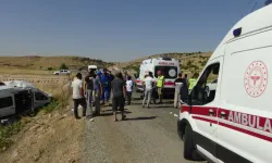 Batman'da Minibüs İle Otomobil Çarpıştı: 11 Yaralı