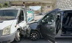 Nusaybin’de Kamyonet İle Hafif Ticari Araç Çarpıştı: 1 Yaralı