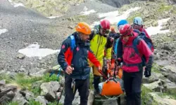 Dağ Tırmanışında Yaralanan Dağcıya Helikopterli Kurtarma