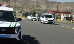 Gercüş'te Hafif Ticari Araç İle Otomobil Çarpıştı