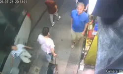 Sirkeci'de Tramvayın Turiste Çarptığı Anlar Kamerada: Yavaş Gitmesi Lazım