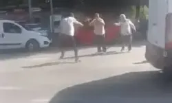 'Laf Atma' Kavgasını Ayırmak İsterken Silahla Vuruldu: 2 Yaralı