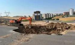 Batman'da Ana İsale Hattının Geçtiği Yol Çöktü