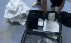 Valizdeki Kıyafetlere Emdirilmiş 7 Kilo Metamfetamin Ele Geçirildi