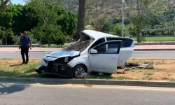 Otomobil Ağaca Çarptı: 1 Yaralı