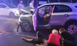 Otomobil İle Minibüs Çarpıştı: 8'i Turist 10 Yaralı