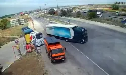 Edirne'de Otomobil TIR'ın Dorsesine Çarptı: Kaza Kamerada