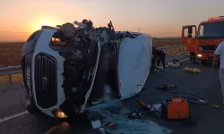 Minibüs, Kavun Yüklü Traktöre Arkadan Çarptı: 2 Ölü, 6 Yaralı