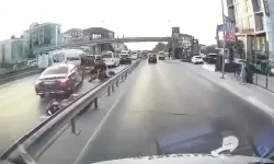Avcılar D-100'de Hızla İlerleyen 2 Motosikletli Çarpıştı; Kaza Kamerada