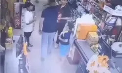 Ümraniye’de Markette Paketleri Yırtan Çocuğu Uyardı, Ağabeyi Gelip Darbetti