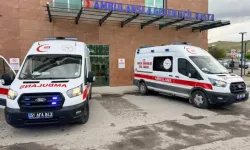 Otomobil İle Hafif Ticari Araç Çarpıştı: 3 Yaralı