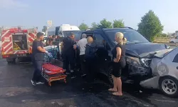 Manavgat’ta 6 Araç Zincirleme Kazaya Karıştı; 17 Yaralı