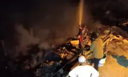 Cide'de Çıkan Yangında 2 Katlı Ev Kül Oldu
