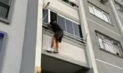 Uyuşturucu Satıcısı Balkondan Sarkarken Yakalandı