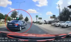 Sürücüsünün Makas Attığı Otomobilde Çocukların Tehlikeli Yolculuğu Kamerada
