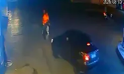 Otomobille Çarpışan Motosikletteki 2 Kişi Yaralandı; Kaza Kamerada