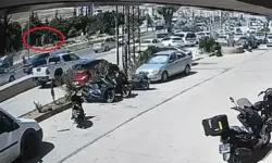 Yolun Karşısına Geçerken Otomobilin Çarptığı Kadın Öldü; Kaza Kamerada