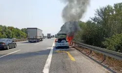 Otoyolda Alev Alan Otomobil Yandı