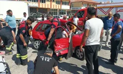 Kamyonetle Çarpışan Otomobilin Sürücüsü Yaralandı