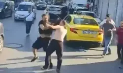 Zeytinburnu'nda Taksiciler Arasında Yumruklu Kavga Kamerada