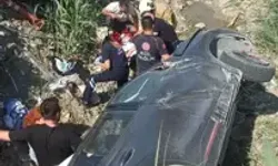 Hatay'da Otomobil Kanala Devrildi; 2 Yaralı