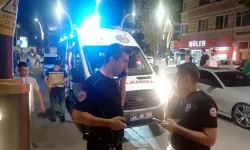 Kaldırımda Yayaların 'Yol Vermeme' Kavgası: 1 Yaralı
