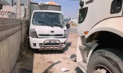Direksiyonda Kalp Krizi Geçirip Kaza Yapan Kamyonet Sürücüsü Ağır Yaralandı