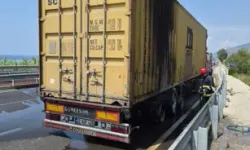 Kömür Yüklü TIR'ın Lastiği Alev Aldı