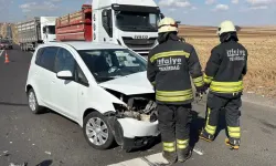 Kamyonetle Otomobil Kafa Kafaya Çarpıştı; 3 Yaralı