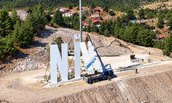 Niksar’ın Yeni Simgesi Yükseliyor: Dev Yazıda 3. Harf Yerleştirildi