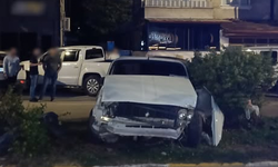 Erbaa'da Gece Kazası: Otomobil Refüjde Durabildi