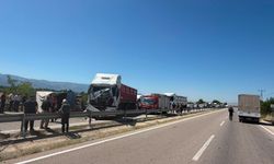 TIR İle Çarpışan Traktörün Sürücüsü Yaralandı
