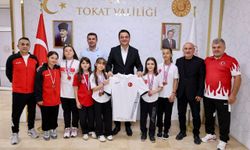 Şampiyon Güreşçilerden Vali Abdullah Köklü’ye Ziyaret
