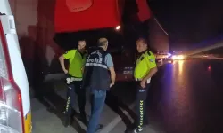 Arızalanan TIR’ı Tamir Ederken Otomobil Çarptı; 1 Ağır Yaralı